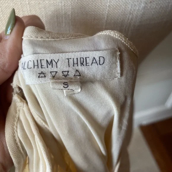 ❌SOLD❌ ALCHEMY THREAD SMALL IVORY CREAM PATCHWORK ASYMMETRICAL SHARK BITE HEM - Picture 6 of 7